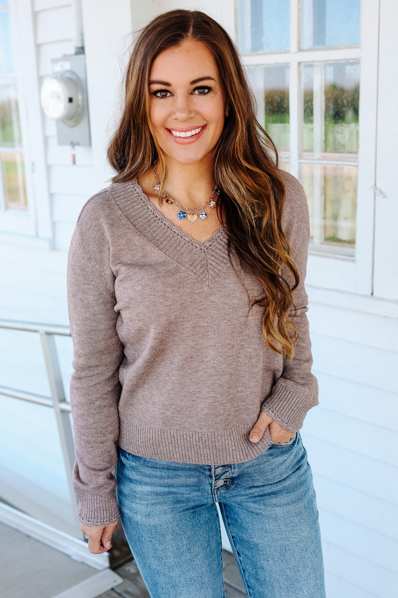 Riven Scallop Edge V-Neck Sweater - Mocha