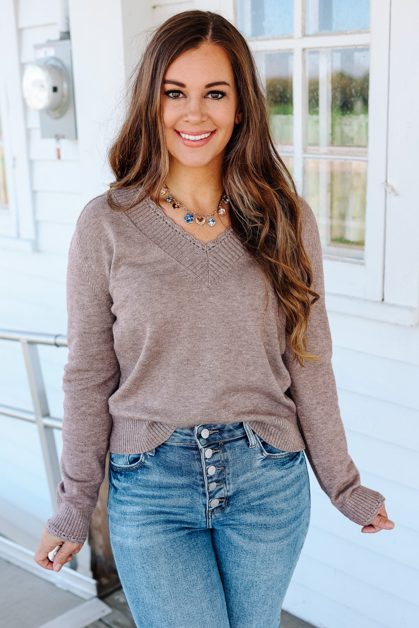 Riven Scallop Edge V-Neck Sweater - Mocha