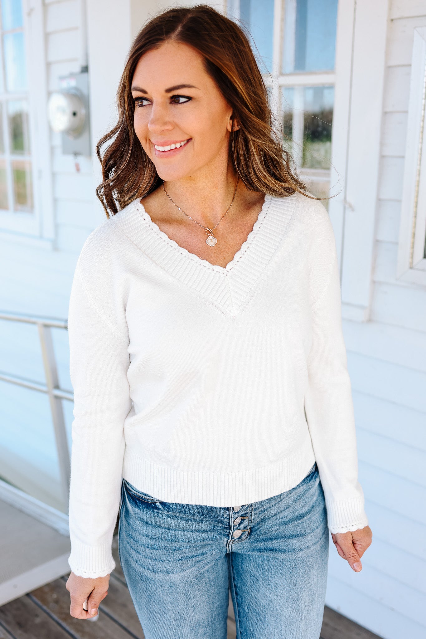 Riven Scallop Edge V-Neck Sweater - Off White