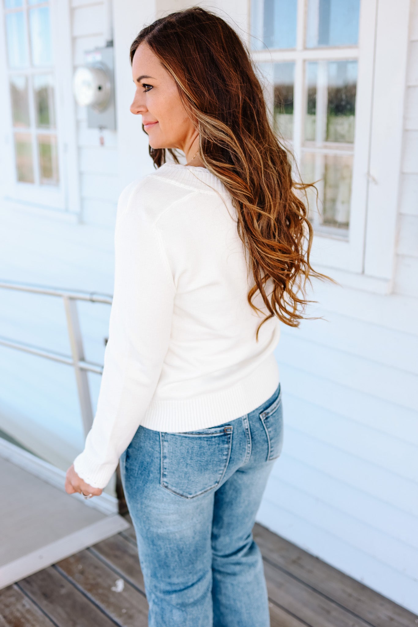 Riven Scallop Edge V-Neck Sweater - Off White