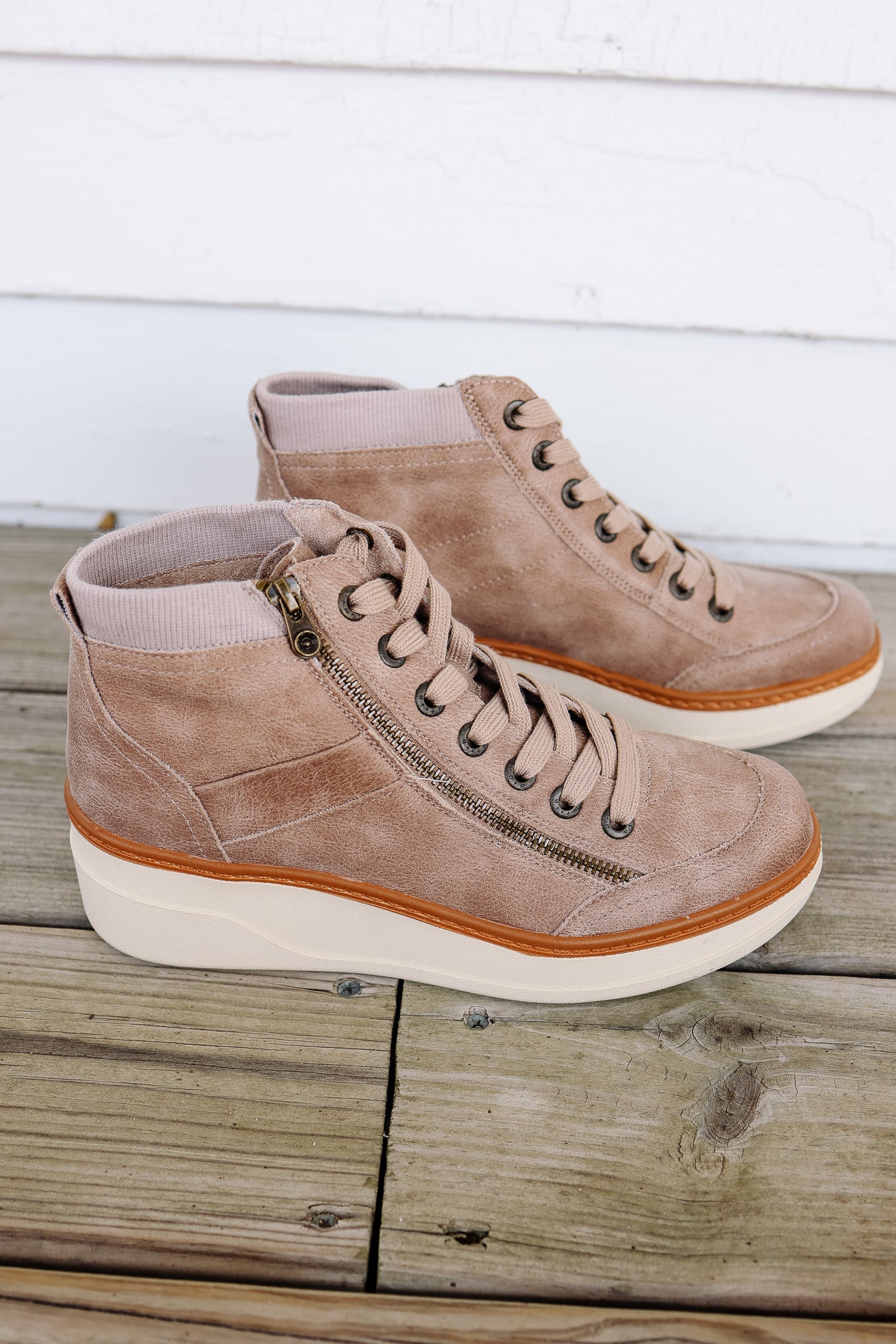 Camden Wedge Sneaker - Mushroom