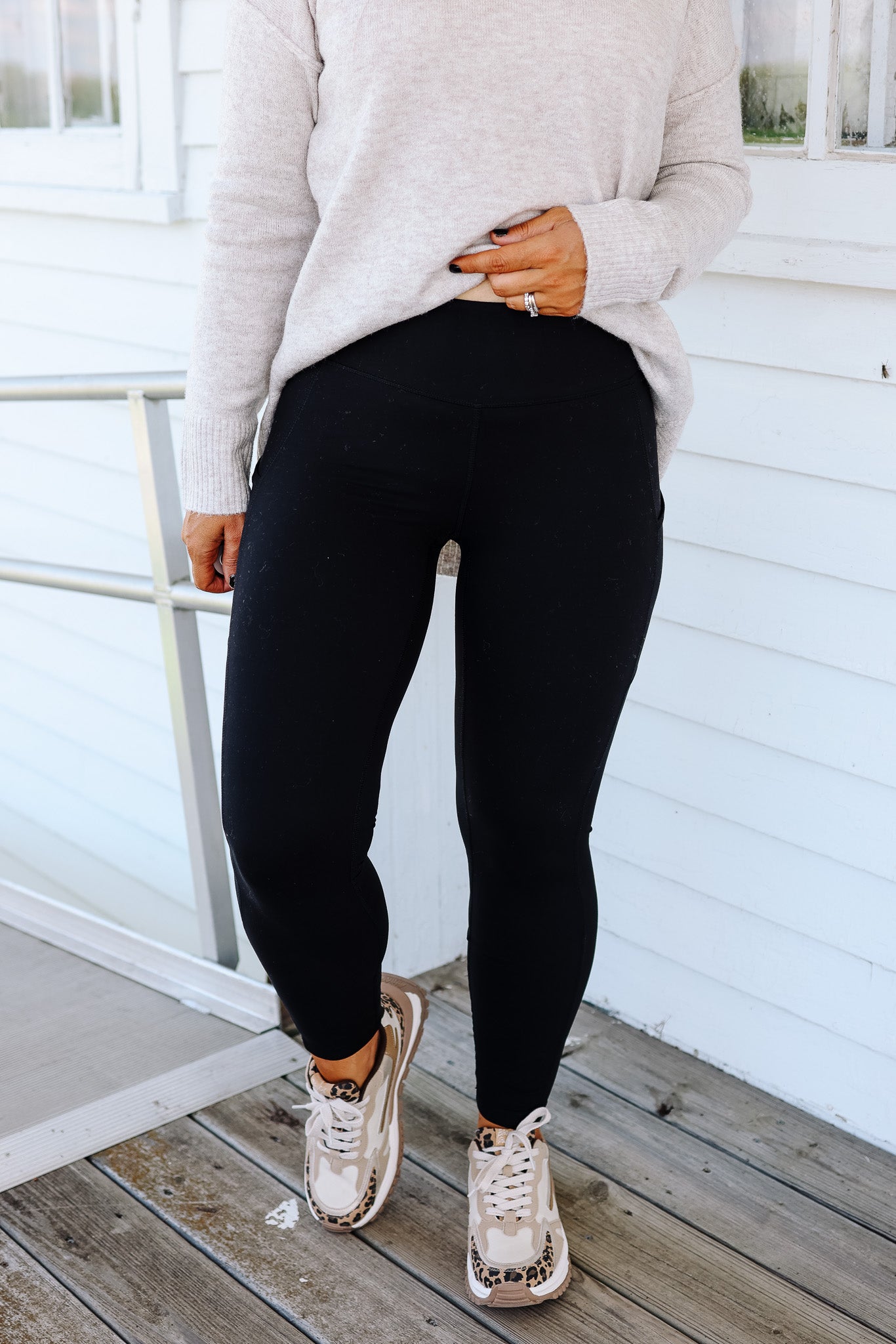 Butter Basic Leggings With Pockets - Black