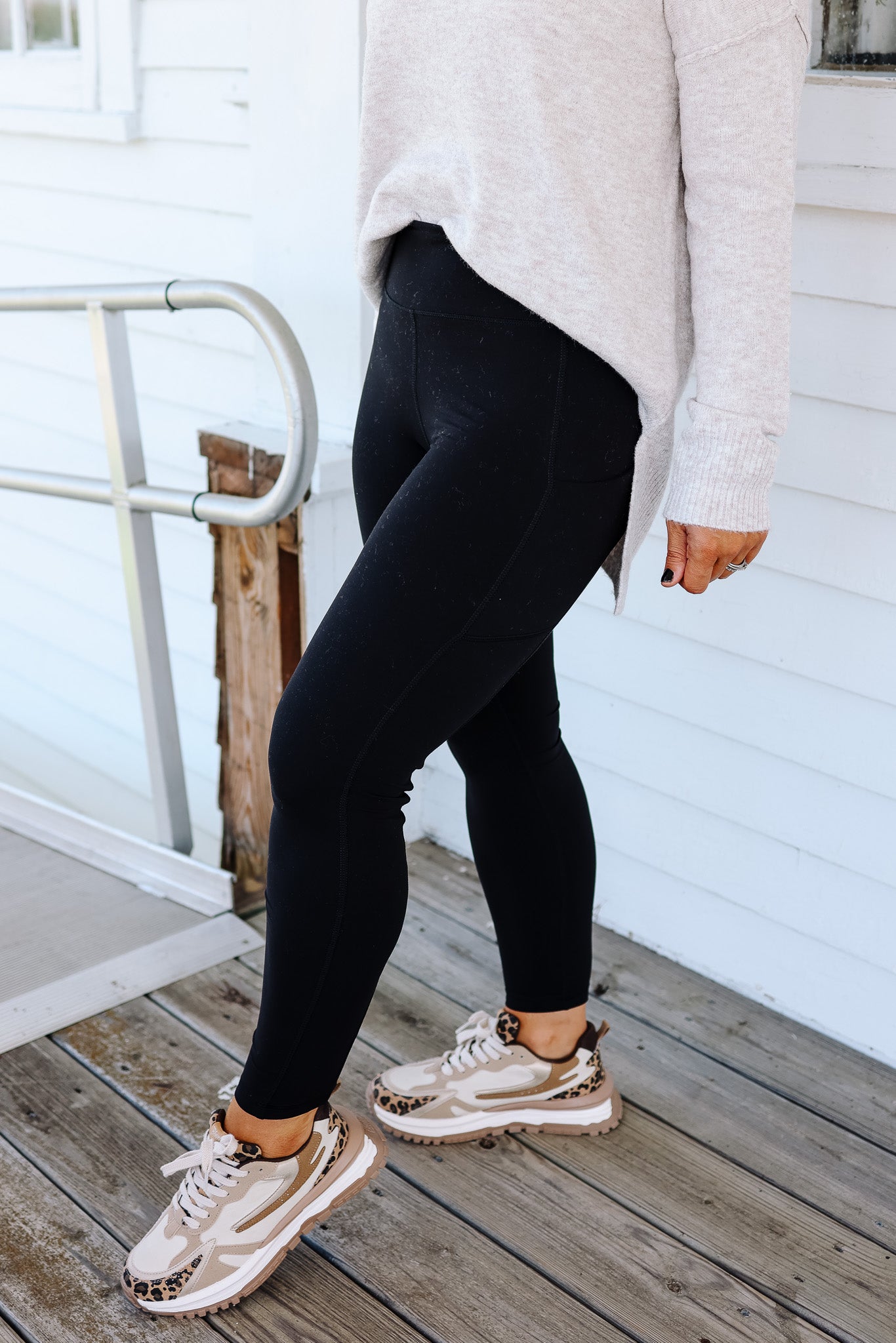 Butter Basic Leggings With Pockets - Black