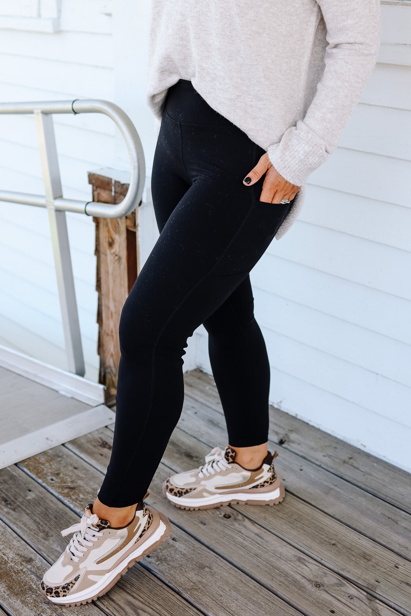 Butter Basic Leggings With Pockets - Black