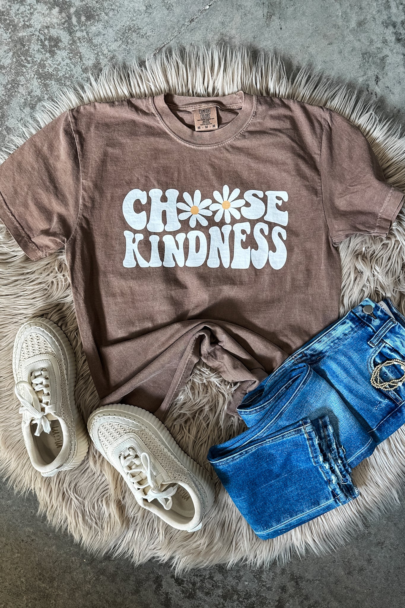 Choose Kindness Daisies Graphic Tee - Espresso