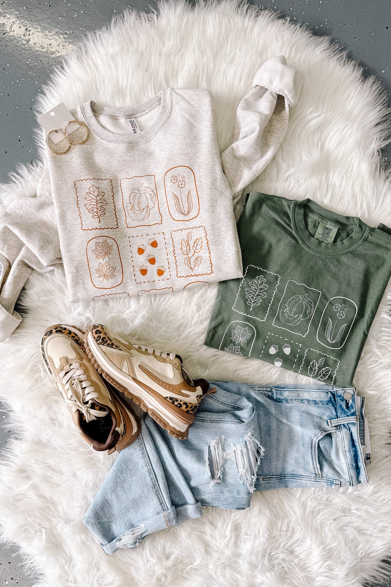 Autumn Acorns Graphic Tee - Moss