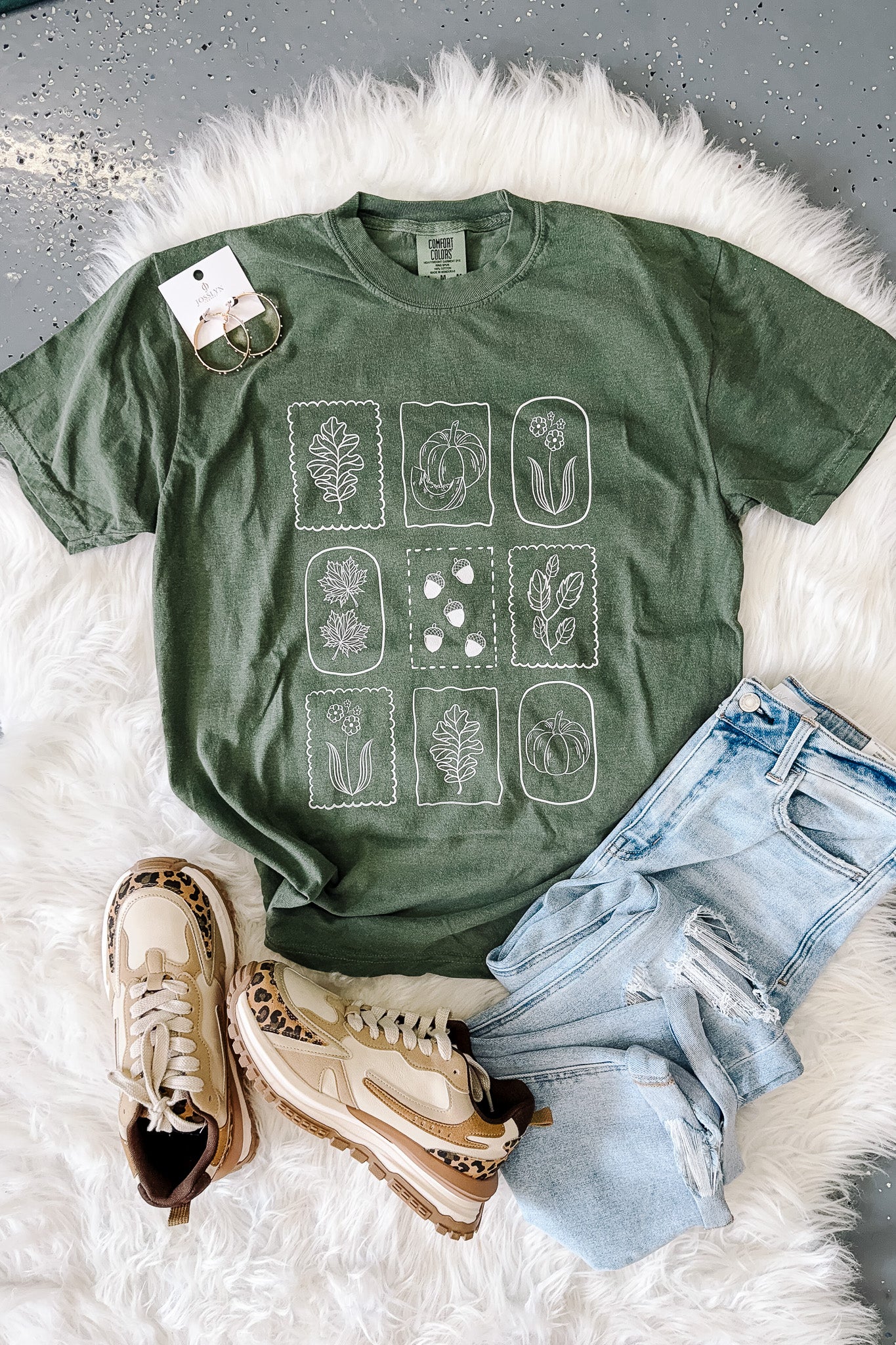 Autumn Acorns Graphic Tee - Moss